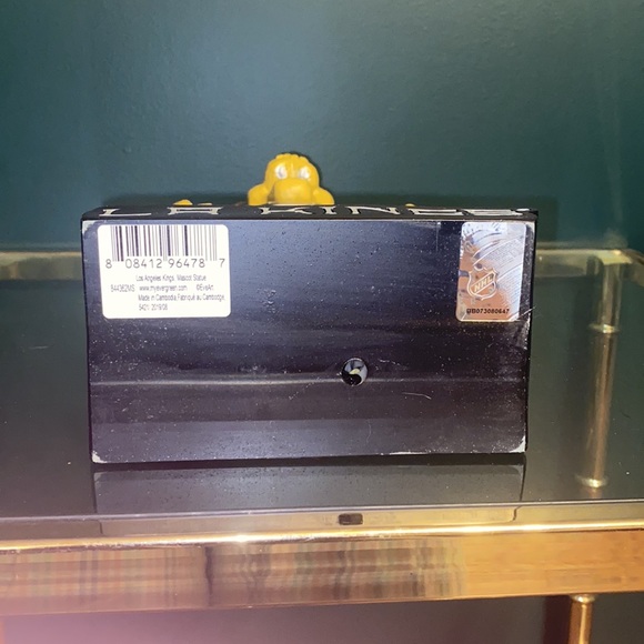 LA KINGS “BAILEY” MASCOT STATUE NHL - Picture 5 of 7